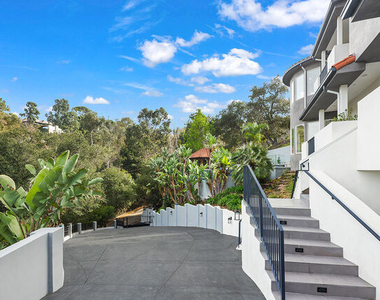 3373 Coldwater Canyon Avenue - Photo Thumbnail 2