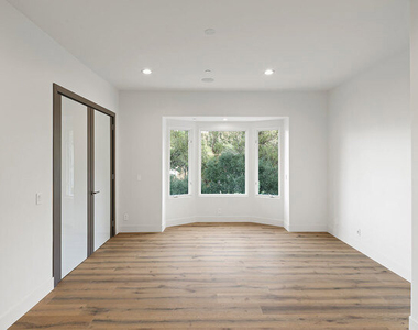 3373 Coldwater Canyon Avenue - Photo Thumbnail 14