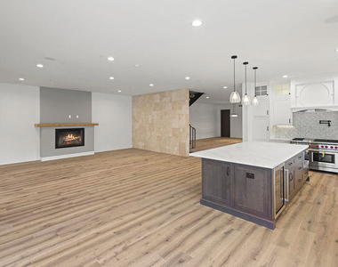 3373 Coldwater Canyon Avenue - Photo Thumbnail 12