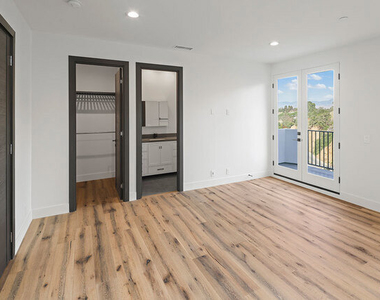3373 Coldwater Canyon Avenue - Photo Thumbnail 31