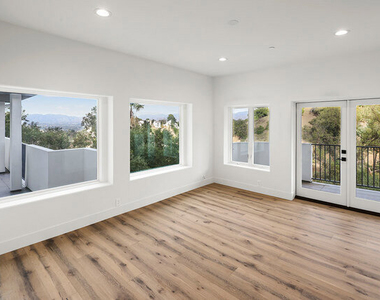3373 Coldwater Canyon Avenue - Photo Thumbnail 35