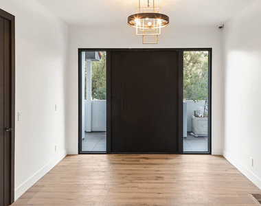 3373 Coldwater Canyon Avenue - Photo Thumbnail 3