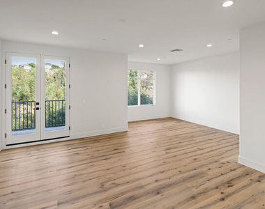3373 Coldwater Canyon Avenue - Photo Thumbnail 28