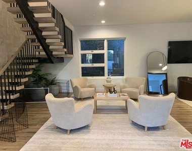 3373 Coldwater Canyon Avenue - Photo Thumbnail 5
