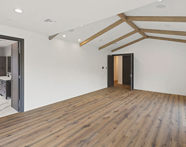 3373 Coldwater Canyon Avenue - Photo Thumbnail 16