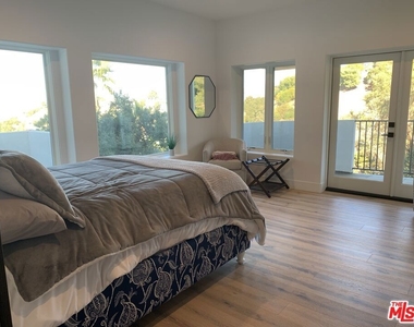 3373 Coldwater Canyon Avenue - Photo Thumbnail 29