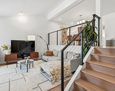 4314 Glencoe Avenue - Photo Thumbnail 7