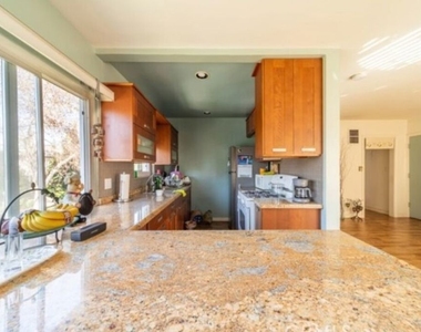 138 S St Andrews Place - Photo Thumbnail 6