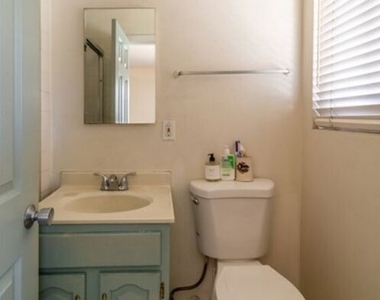 138 S St Andrews Place - Photo Thumbnail 12