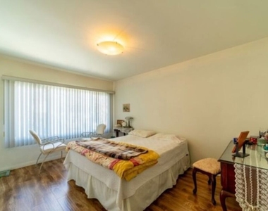 138 S St Andrews Place - Photo Thumbnail 9