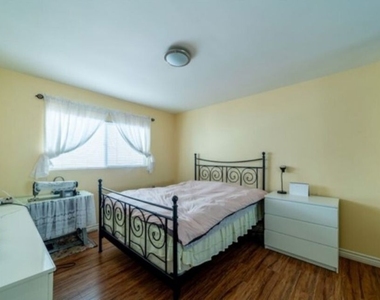 138 S St Andrews Place - Photo Thumbnail 10