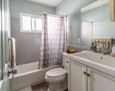138 S St Andrews Place - Photo Thumbnail 11