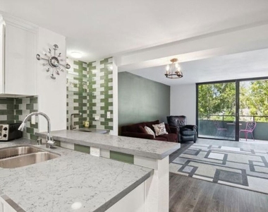 10535 Wilshire Boulevard - Photo Thumbnail 4