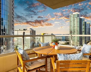 700 W E St - Photo Thumbnail 4