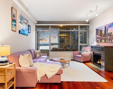 700 W E St - Photo Thumbnail 3