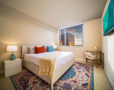 700 W E St - Photo Thumbnail 14