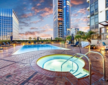 700 W E St - Photo Thumbnail 2