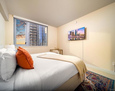 700 W E St - Photo Thumbnail 15