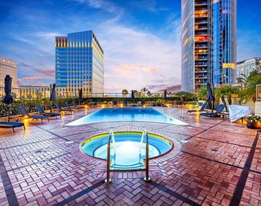 700 W E St - Photo Thumbnail 26