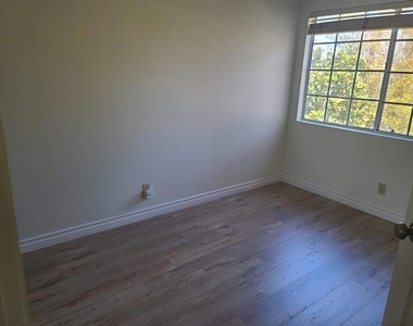 1029 Amberton Lane - Photo Thumbnail 12