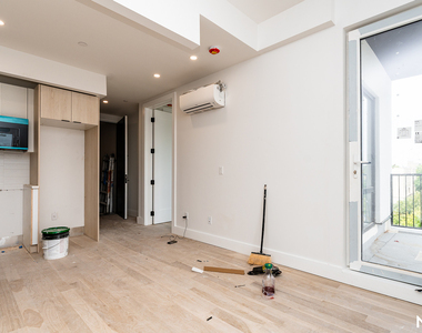 193 Graham Ave 11206 - Photo Thumbnail 2