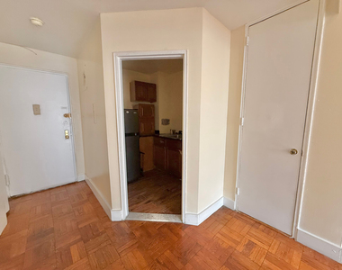 272 Clarkson Avenue - Photo Thumbnail 5