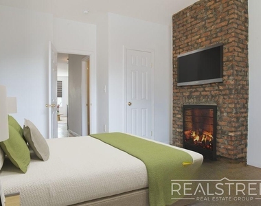 106 Moore Street - Photo Thumbnail 2
