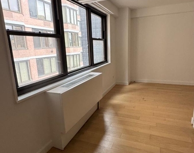 East 35th Street - Photo Thumbnail 11