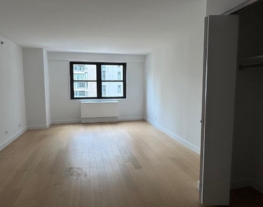 East 35th Street - Photo Thumbnail 7