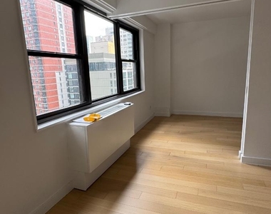 East 35th Street - Photo Thumbnail 3