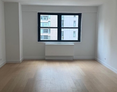 East 35th Street - Photo Thumbnail 8