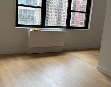 East 35th Street - Photo Thumbnail 1