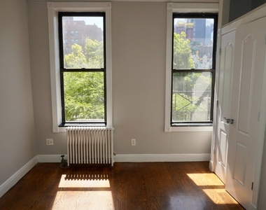 Tenth Avenue - Photo Thumbnail 3
