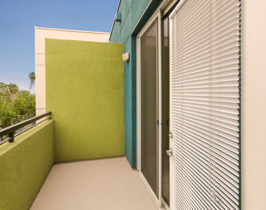 5536 Lindley Avenue - Photo Thumbnail 5