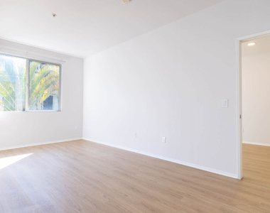 5536 Lindley Avenue - Photo Thumbnail 19