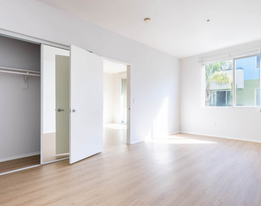 5536 Lindley Avenue - Photo Thumbnail 8