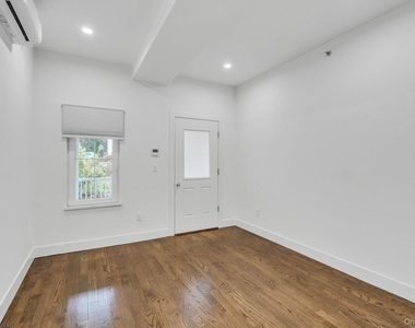 1431 Old Northern Boulevard - Photo Thumbnail 14