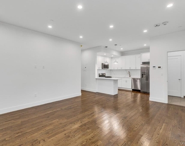 1431 Old Northern Boulevard - Photo Thumbnail 7