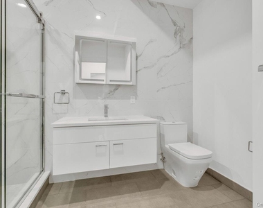1431 Old Northern Boulevard - Photo Thumbnail 15