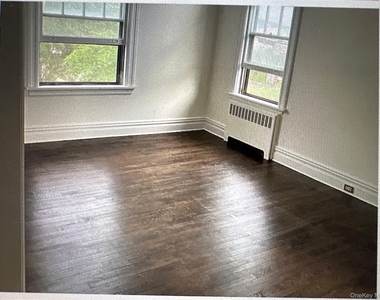 42 Vernon Avenue - Photo Thumbnail 3