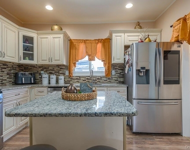325 Westside Avenue - Photo Thumbnail 12