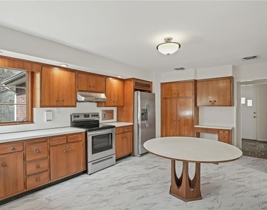 17 Brookside Avenue - Photo Thumbnail 7