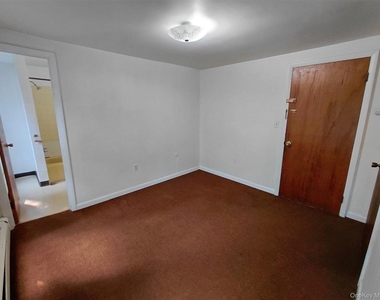 96 Clinton Avenue - Photo Thumbnail 4