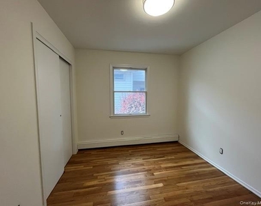 35 Sands Point Road - Photo Thumbnail 13