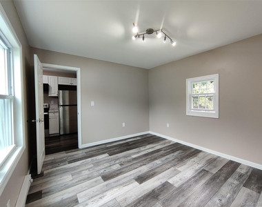 917-921 Violet Avenue - Photo Thumbnail 12