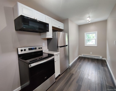 917-921 Violet Avenue - Photo Thumbnail 2