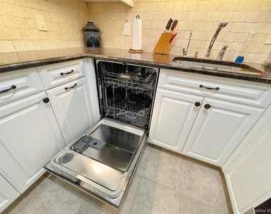 10 Cottage Place - Photo Thumbnail 10
