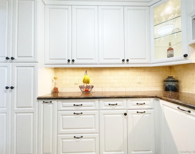 10 Cottage Place - Photo Thumbnail 9