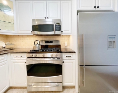 10 Cottage Place - Photo Thumbnail 8