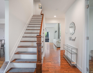 149 Stratford Drive - Photo Thumbnail 3